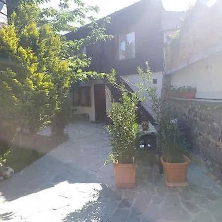 Apartament студио в близост до църквата и центъра на града *