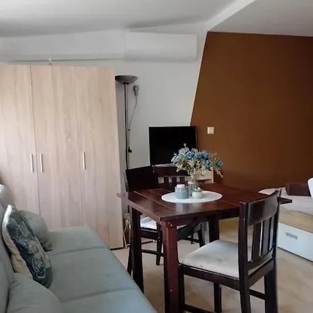 Apartament студио в близост до църквата и центъра на града