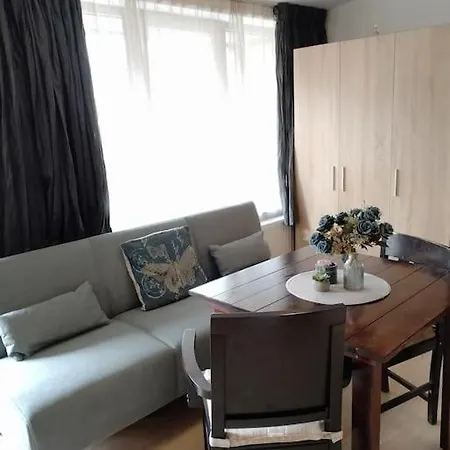 студио в близост до църквата и центъра на града *