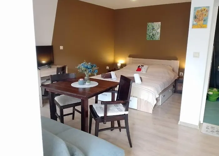 студио в близост до църквата и центъра на града Apartamento *