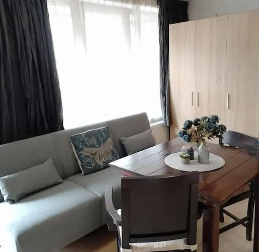 студио в близост до църквата и центъра на града *